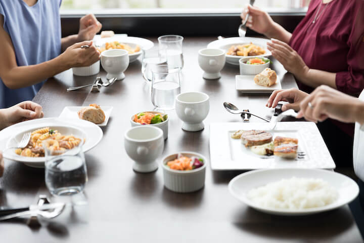 還暦祝いの食事会は自宅がいい お祝いのキホンやギフトも解説します さがえ精肉